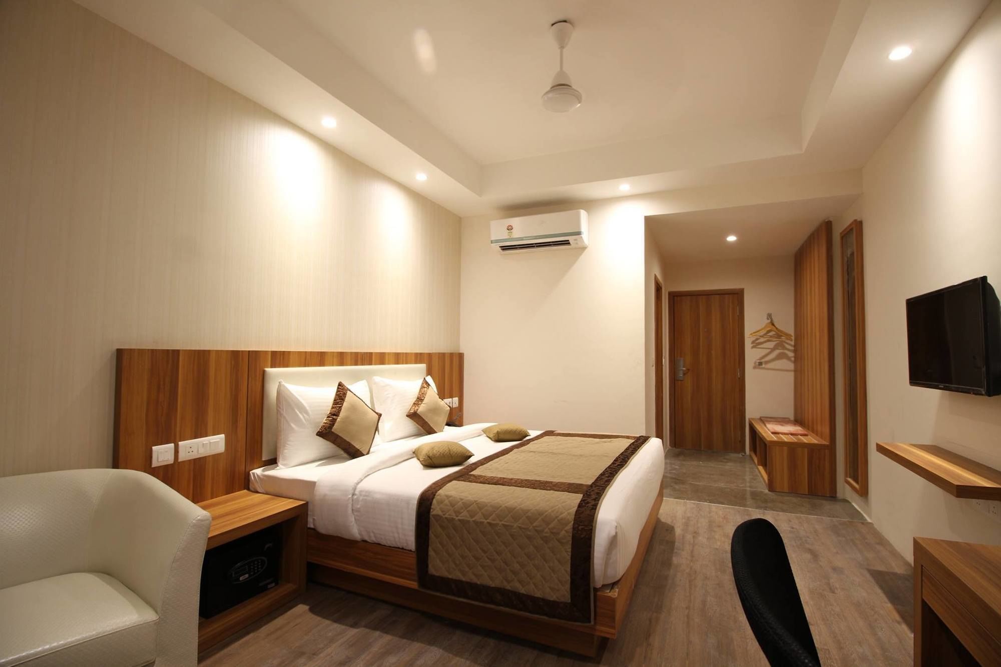 Hotel Le Roi Raipur At Raipur Railway Station Eksteriør billede